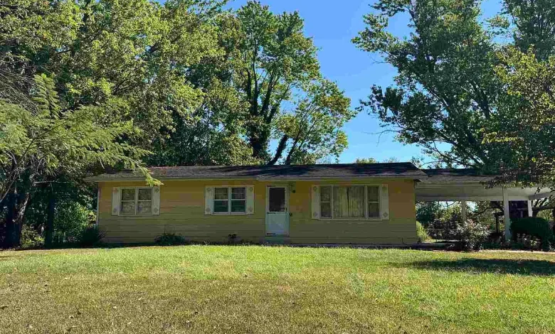 Comfortable Three-Bedroom Home with One Full Bath