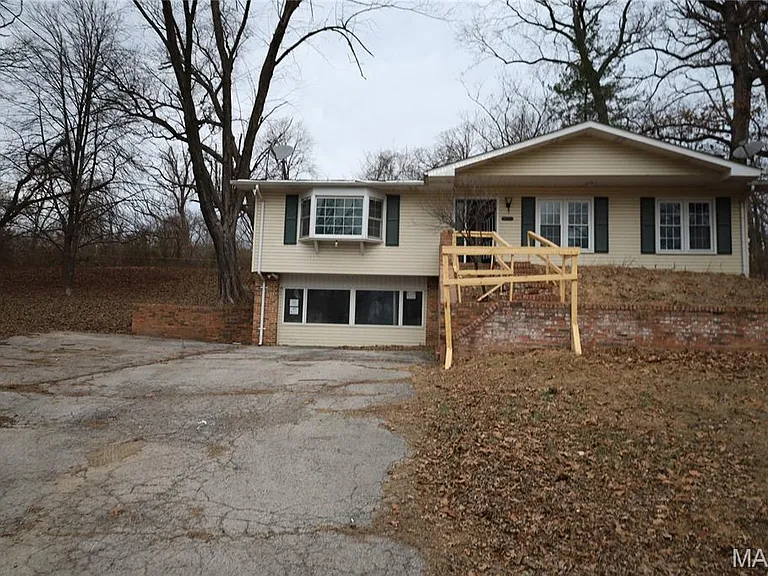 Ranch-Style Home with Spacious Layout and Renovation Opportunity in Dupo, Illinois