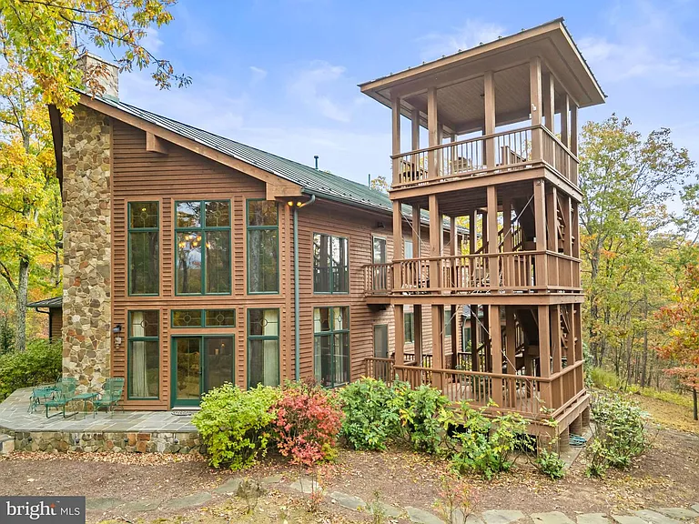 Private Mountain Retreat with Scenic Views Near Winchester