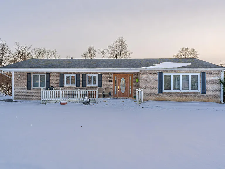 Family Home with Spacious Yard in Decatur, Illinois