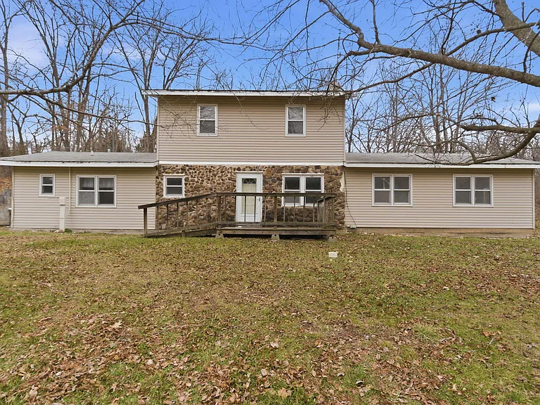 Peaceful Country Living Retreat Near Marionville with Spacious Land and Classic Charm