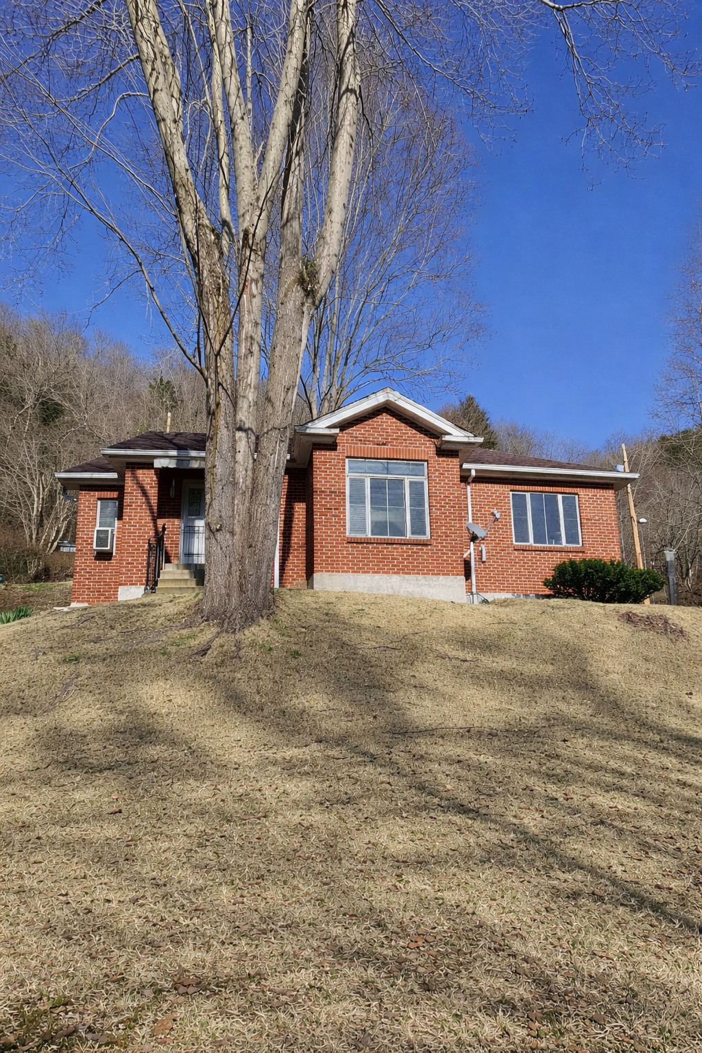 Cozy Welch WV Property with Yard Space and Investment Potential