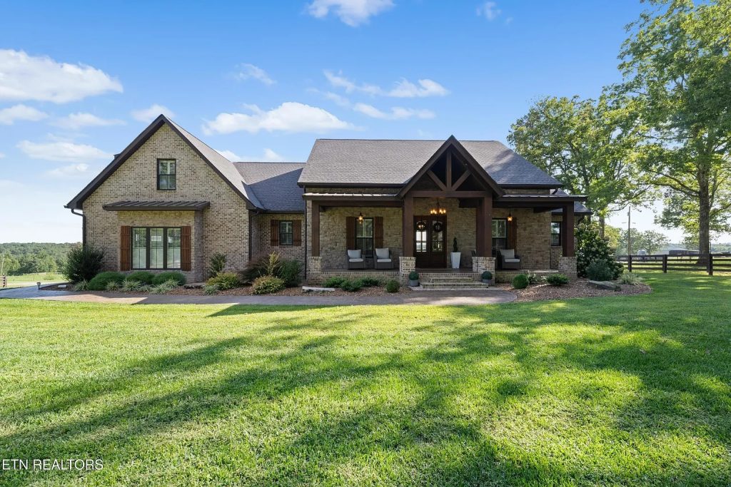 Luxury 129-Acre Horse & Cattle Farm in Crossville, Tennessee