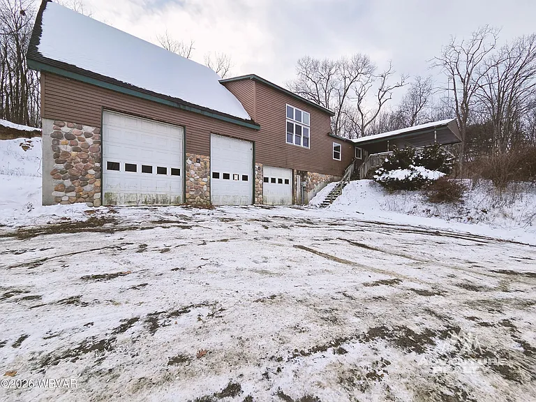 Private Retreat with Generous Living Space in a Peaceful Setting