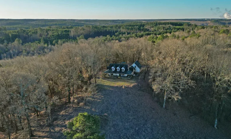 Hilltop Retreat on Expansive Acreage in Choctaw County