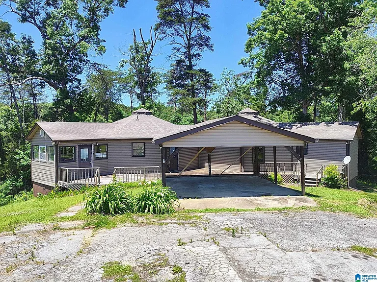 Charming Family Home in Peaceful Trussville, Alabama Setting