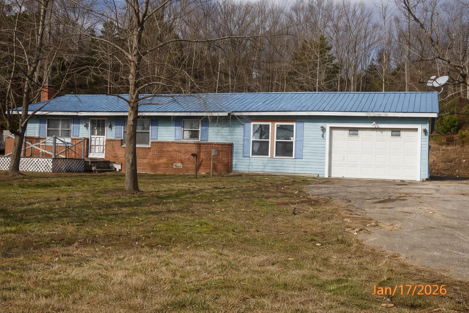 Spacious Garage Building in Peaceful Huntingdon Setting
