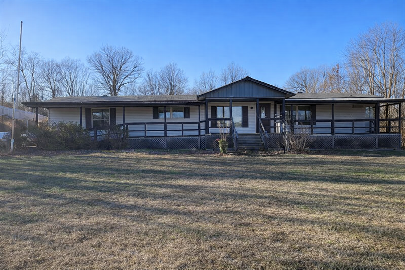 Spacious Country Home in Peaceful Gatewood, Missouri Location