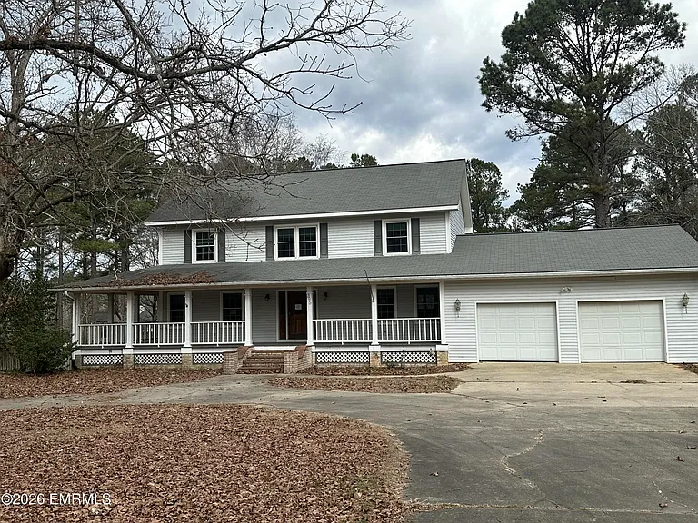 Charming Home in Meridian Offering Space