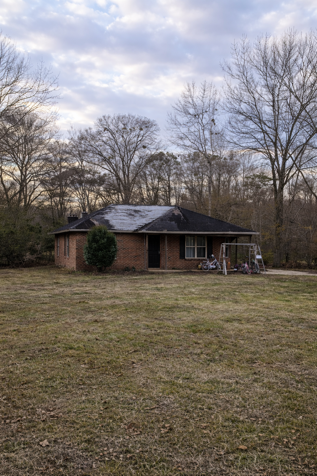 Spacious Family Home in Hope Hull, Alabama with Peaceful Country Surroundings