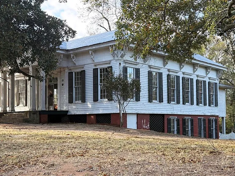 Elegant Residence in the Heart of Marion, Alabama