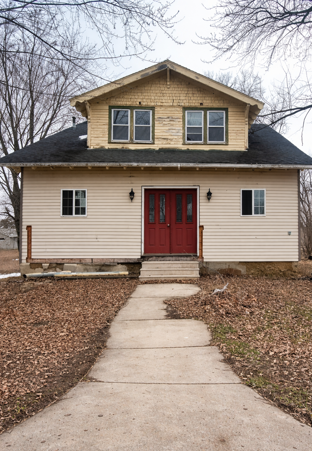 Spacious Fixer-Upper with Strong Potential in a Quiet Small-Town Setting