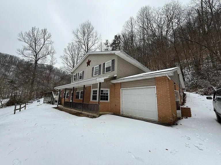 Private Retreat with Spacious Living in Louisa, Kentucky