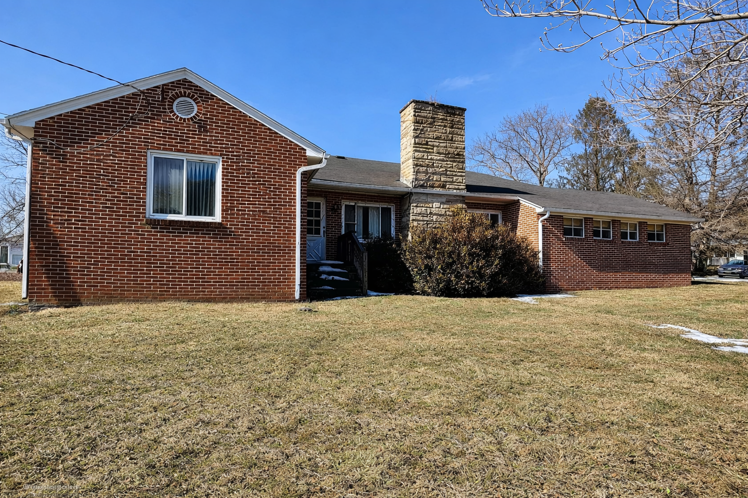 Spacious Brick Home with Renovation Potential in Fairmont, West Virginia