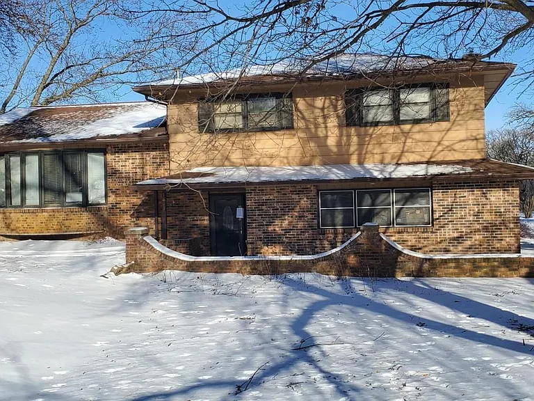 Charming Home Opportunity in Desirable Hampton, Iowa Location