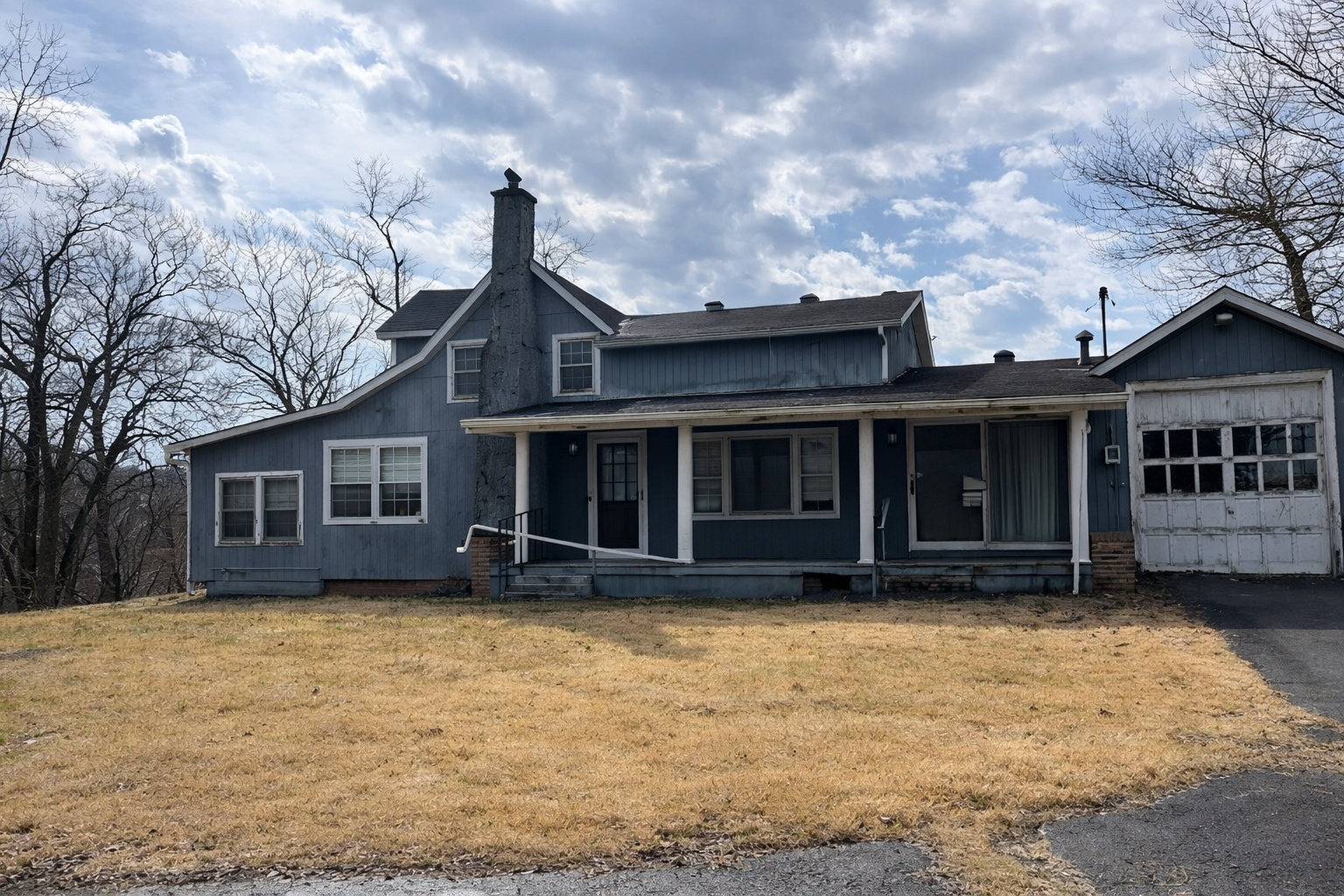 Country Retreat in Oneida, Kentucky with Excellent Renovation Potential