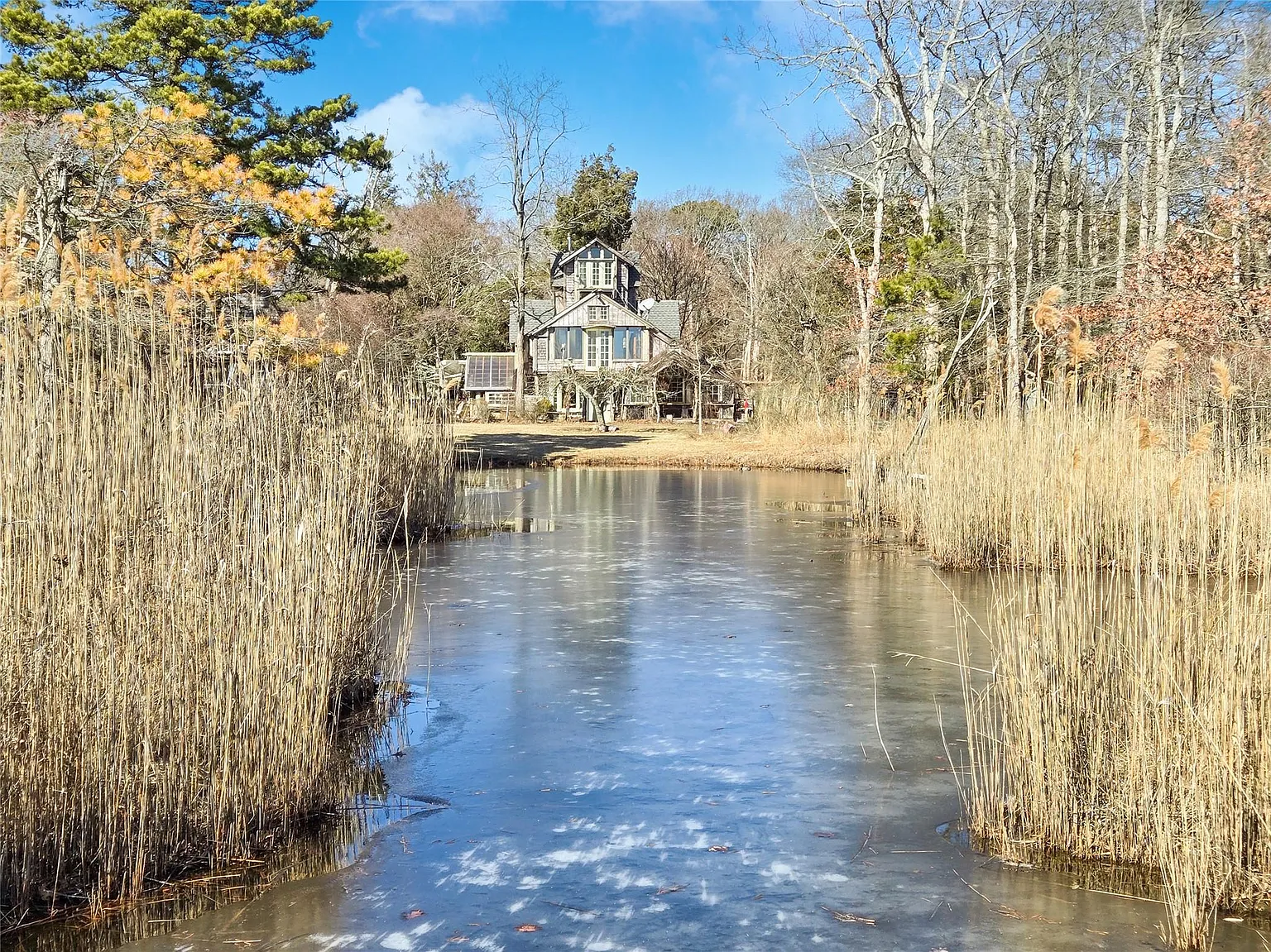 Charming Historic Estate on Burnett Lane in Brookhaven Hamlet, Surrounded by Preserved Natural Land