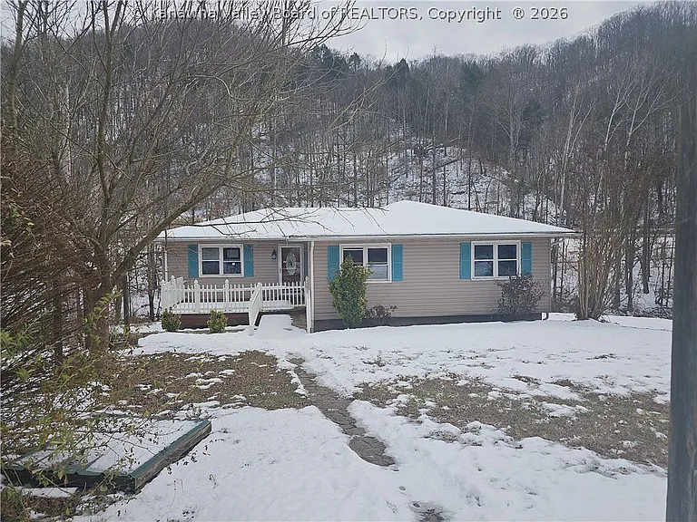 Peaceful Country Retreat with Spacious Single-Story Living in Delbarton