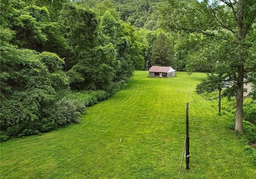 Rustic Cabin Surrounded by Nature in the Hills of Julian, West Virginia
