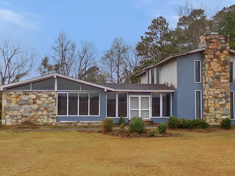 Spacious Private Retreat with Pool and Distinctive Stone Accents in Whiteville