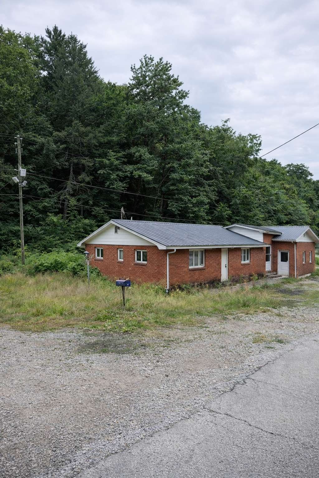 Country Home Surrounded by Nature in Vicco, Kentucky