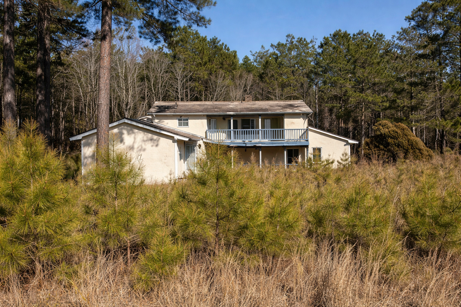 Country Home with Spacious Land in Murfreesboro, North Carolina