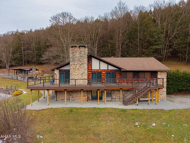 Rural Country Home Surrounded by Peaceful Nature in Fairhope Pennsylvania