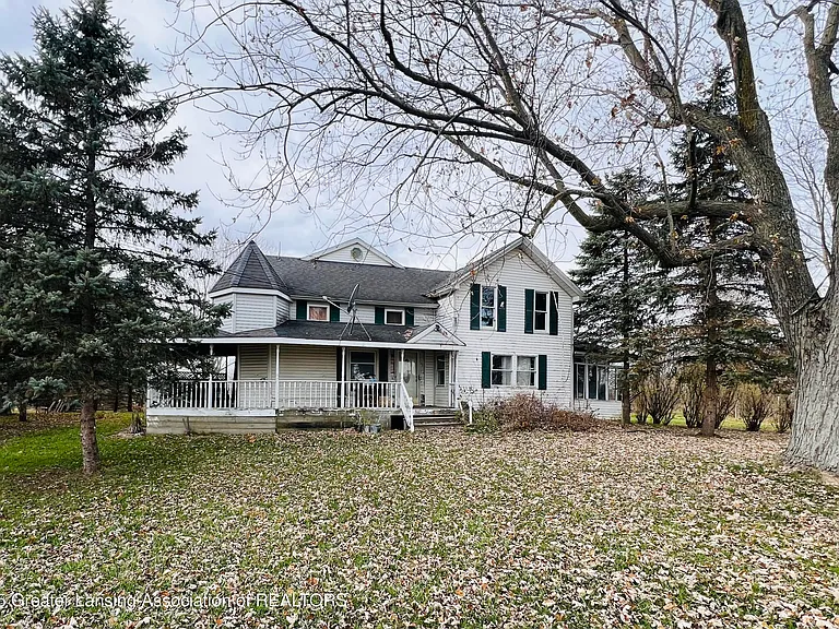 Spacious Country Home with Scenic Land in Owosso, Michigan