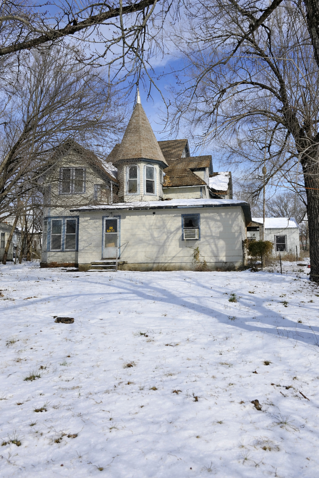 Charming Vintage Home in a Peaceful Kansas Setting