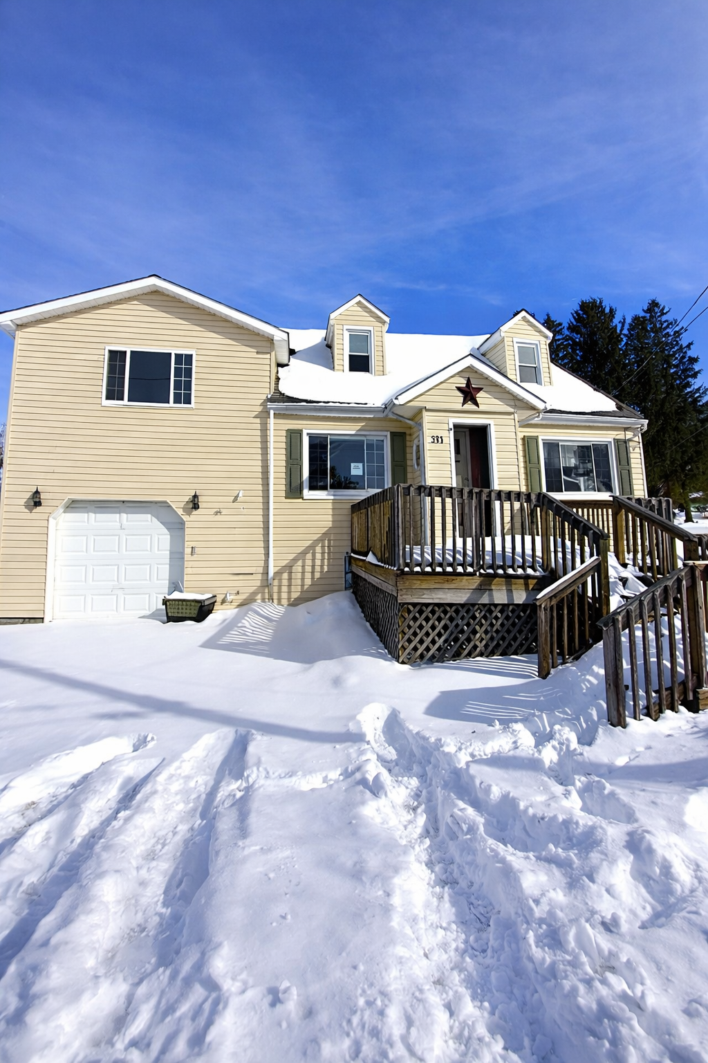 Cozy Residential Home with Spacious Interior in Central City Pennsylvania