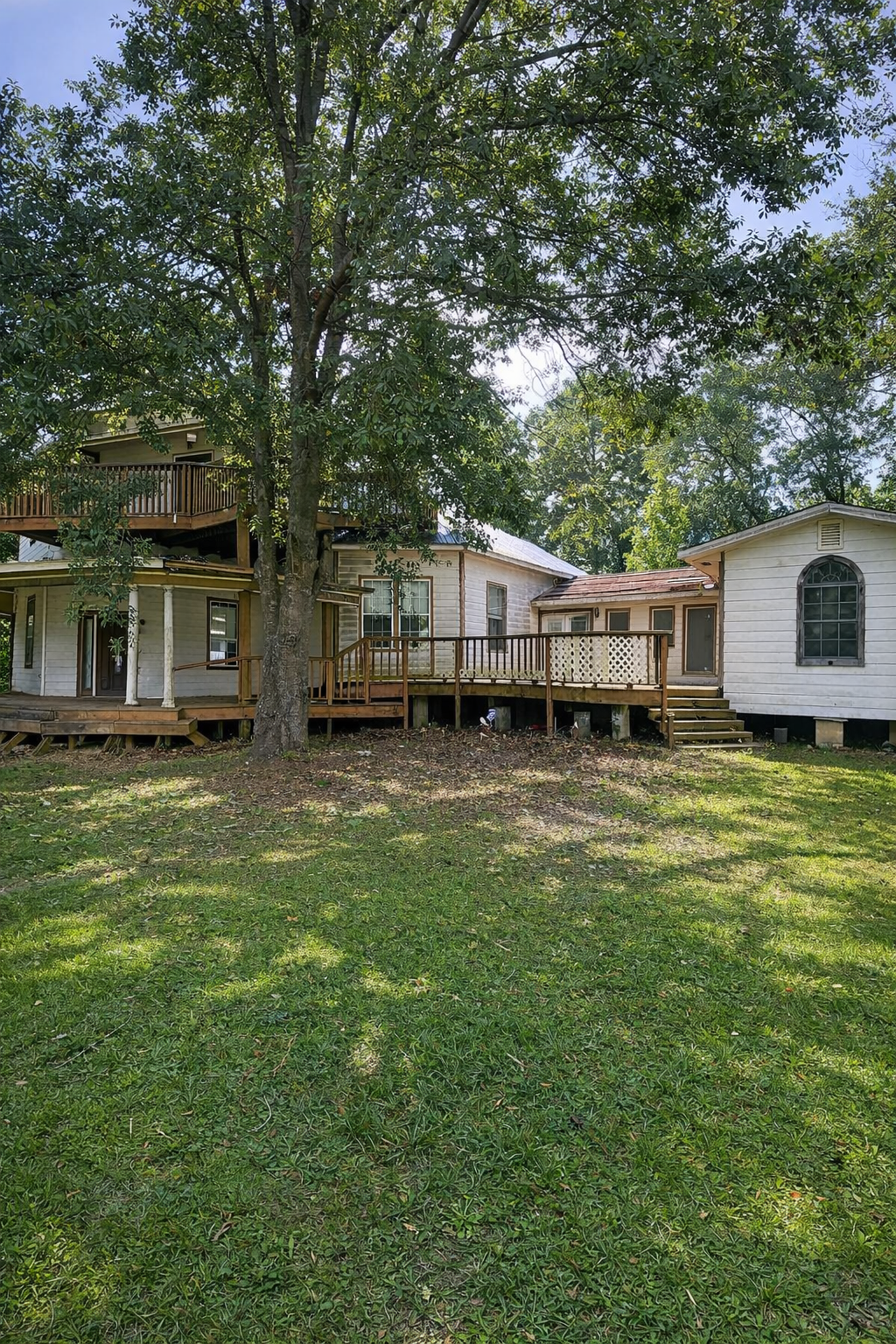 Spacious Country Home Surrounded by Peaceful Rural Land in Forest, Mississippi