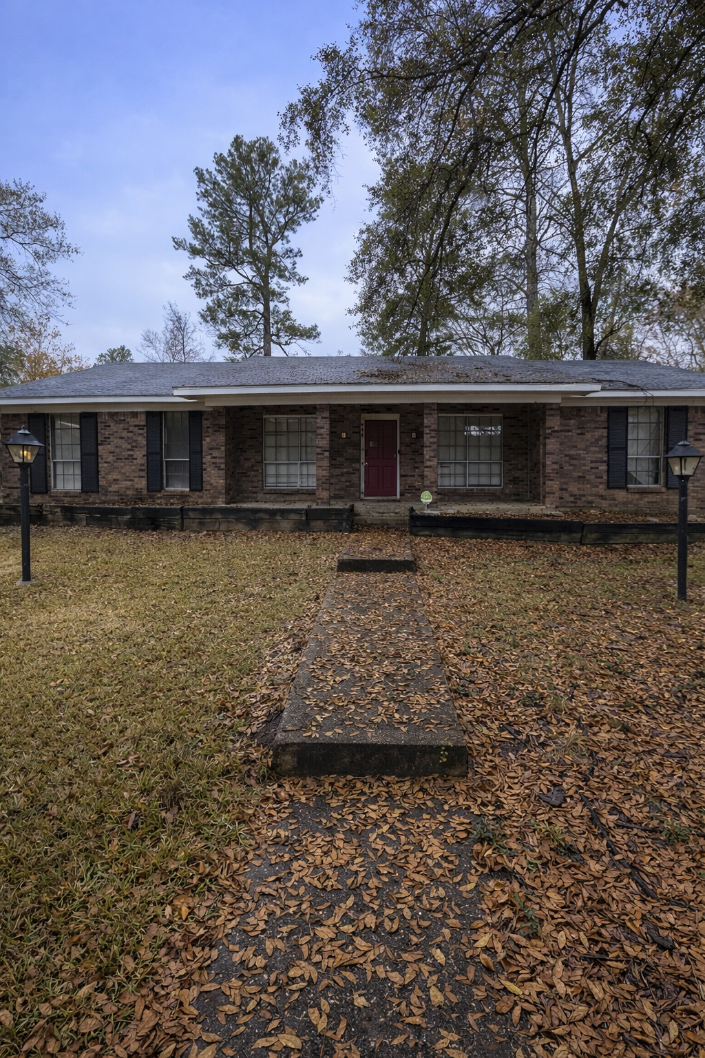 Residential Home with Spacious Yard in Jackson Mississippi