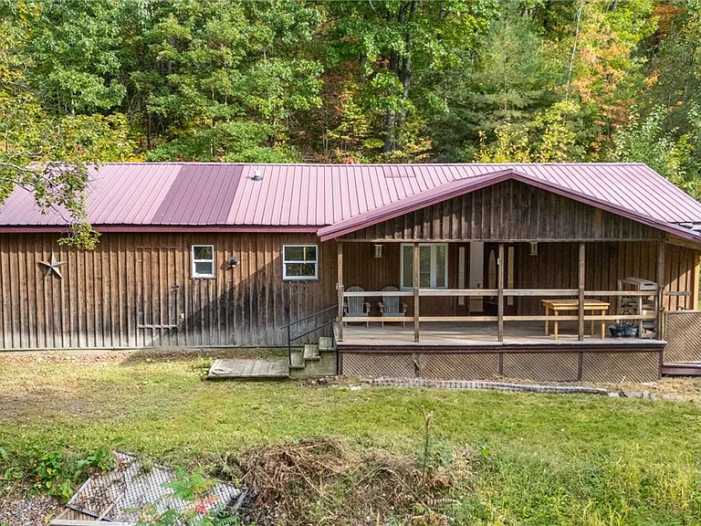 Charming Country Home Surrounded by Nature in Wayland
