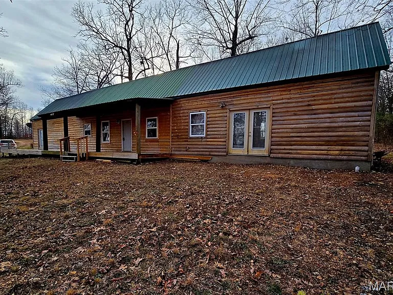 Cozy Rustic Home with Scenic Surroundings in Doniphan, Missouri