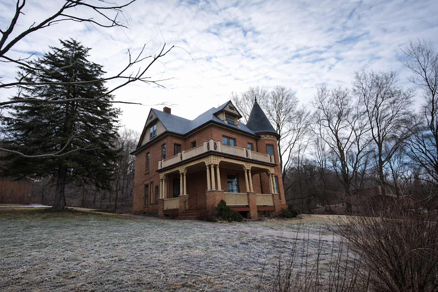 Charming Home in a Peaceful and Scenic Location Offering Privacy