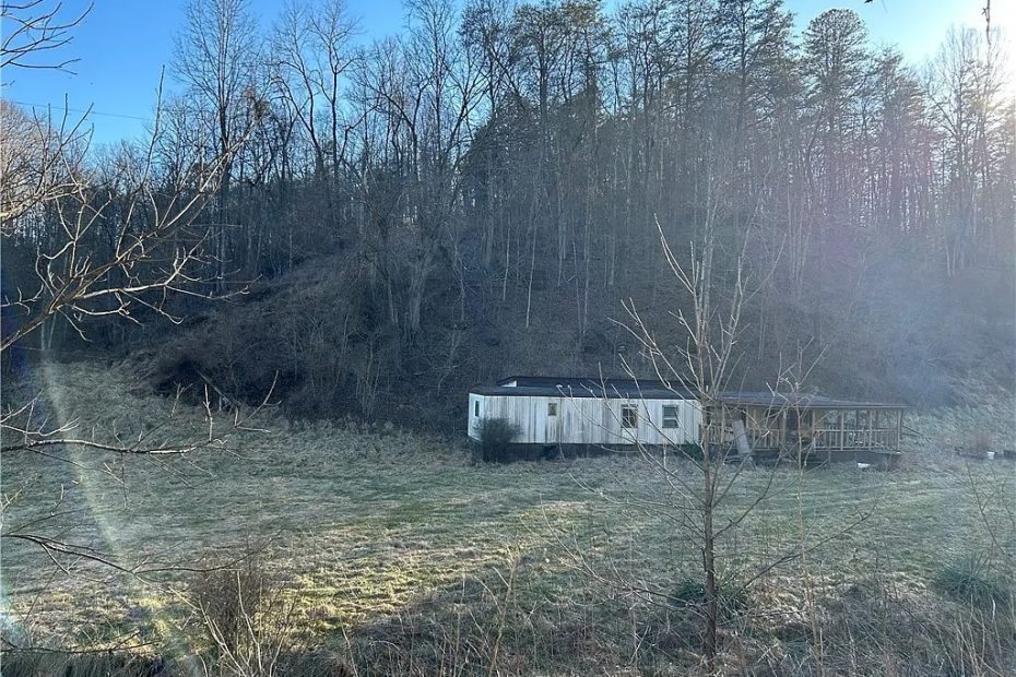 30-Acre Land Opportunity in Kenna, West Virginia