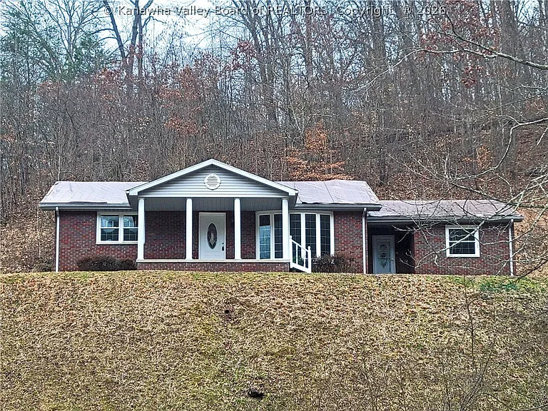 Well Located Home Offering Comfort and Privacy in Charleston