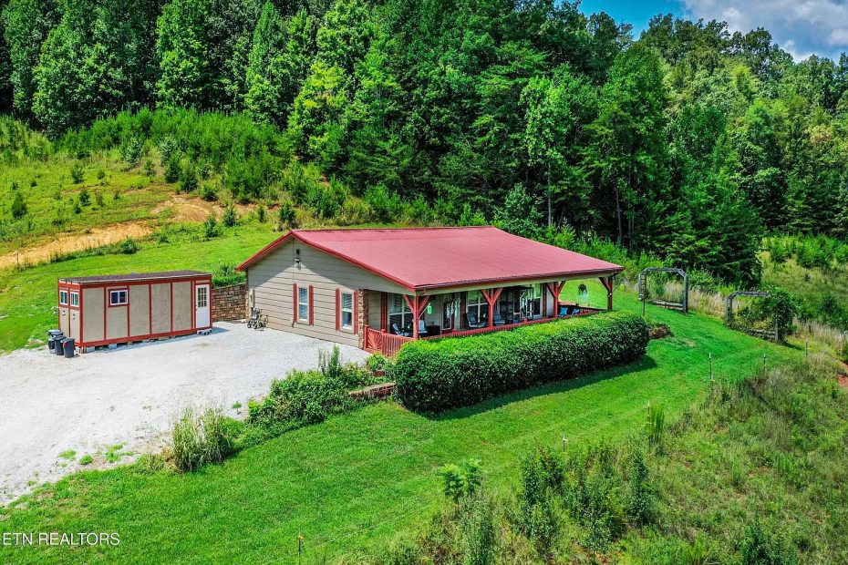 Country Farm on 22.82 Acres in Madisonville, Tennessee