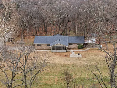 Country Home Retreat in Grove, Oklahoma with Spacious Natural Surroundings