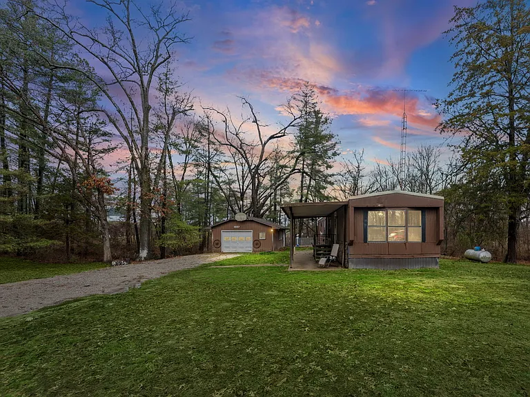 Country Retreat Near Centralia, Illinois