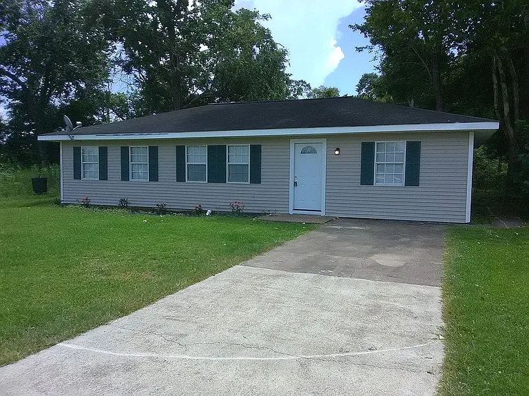 Family Home in a Quiet Orange Texas Neighborhood