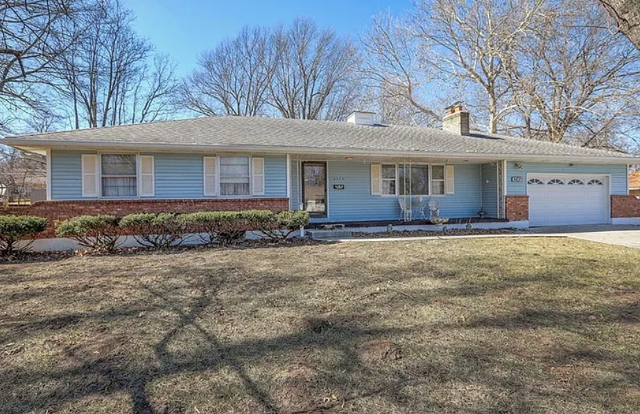 Charming Family Home in a Quiet Raytown Neighborhood