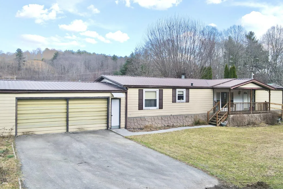 Charming Home in a Quiet Princeton West Virginia Neighborhood