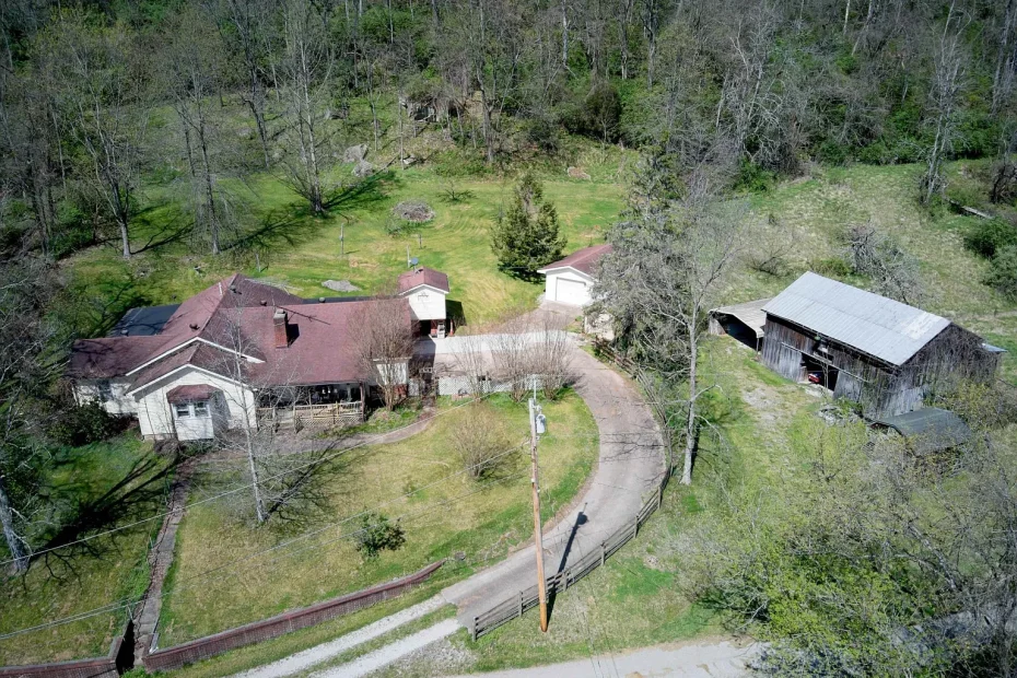 Ranch-Style Home on Spacious Acreage in Huntington, West Virginia