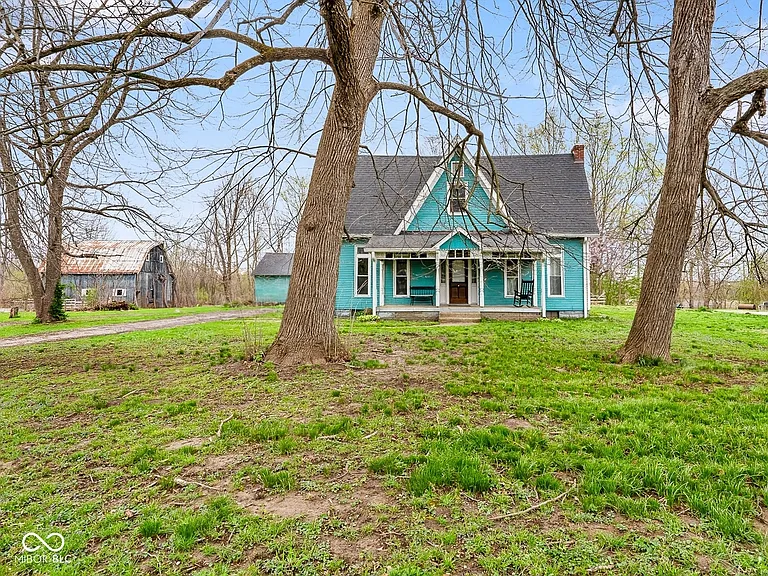 Charming Farmhouse Retreat in Plainfield, Indiana