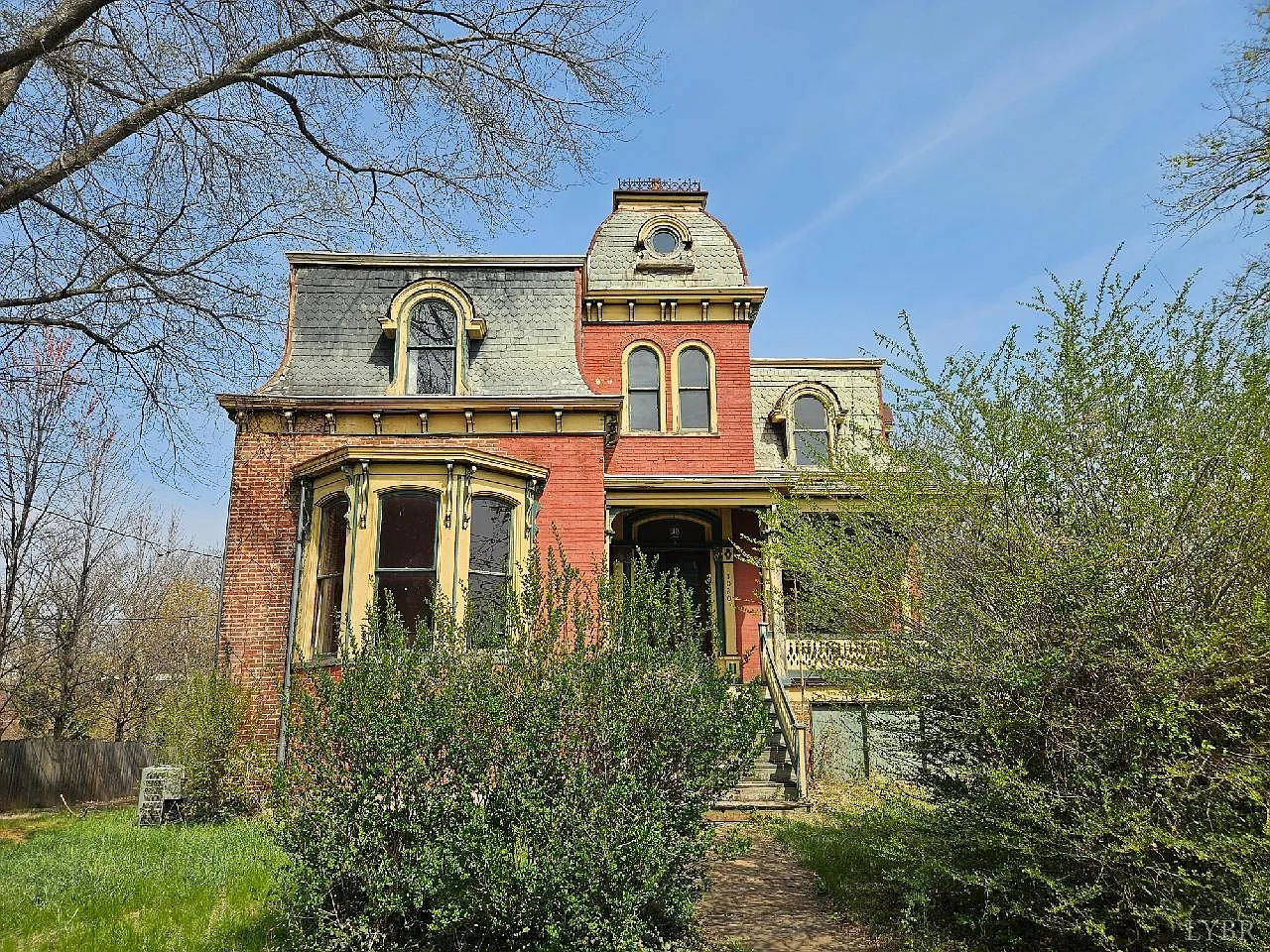 Grand Victorian Fixer-Upper in Lynchburg’s Federal Hill