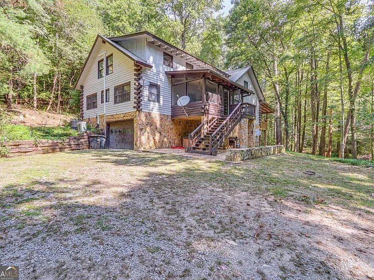 Secluded Mountain Log Cabin Retreat in Ellijay, Georgia