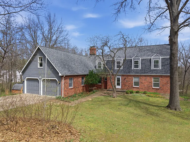 Private Country Retreat with Wooded Views and Spacious Living Near Columbia