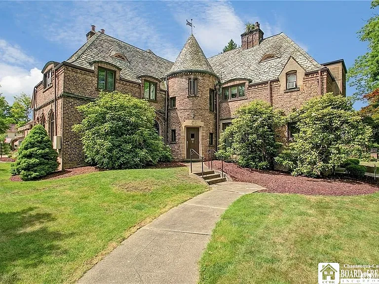 Grand Tudor Estate in Jamestown