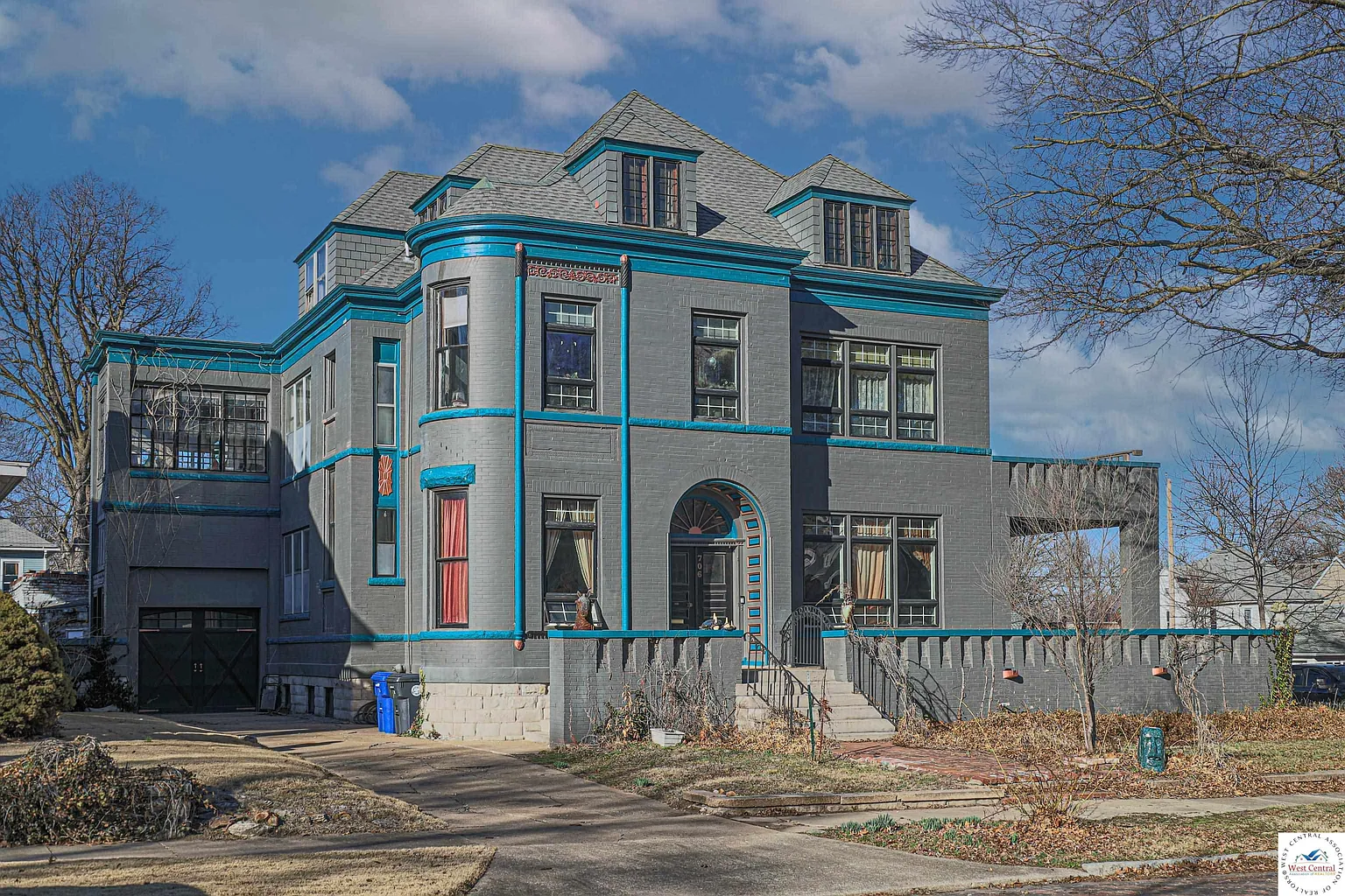 Historic Queen Anne Victorian with Eight Bedrooms Near Downtown Sedalia